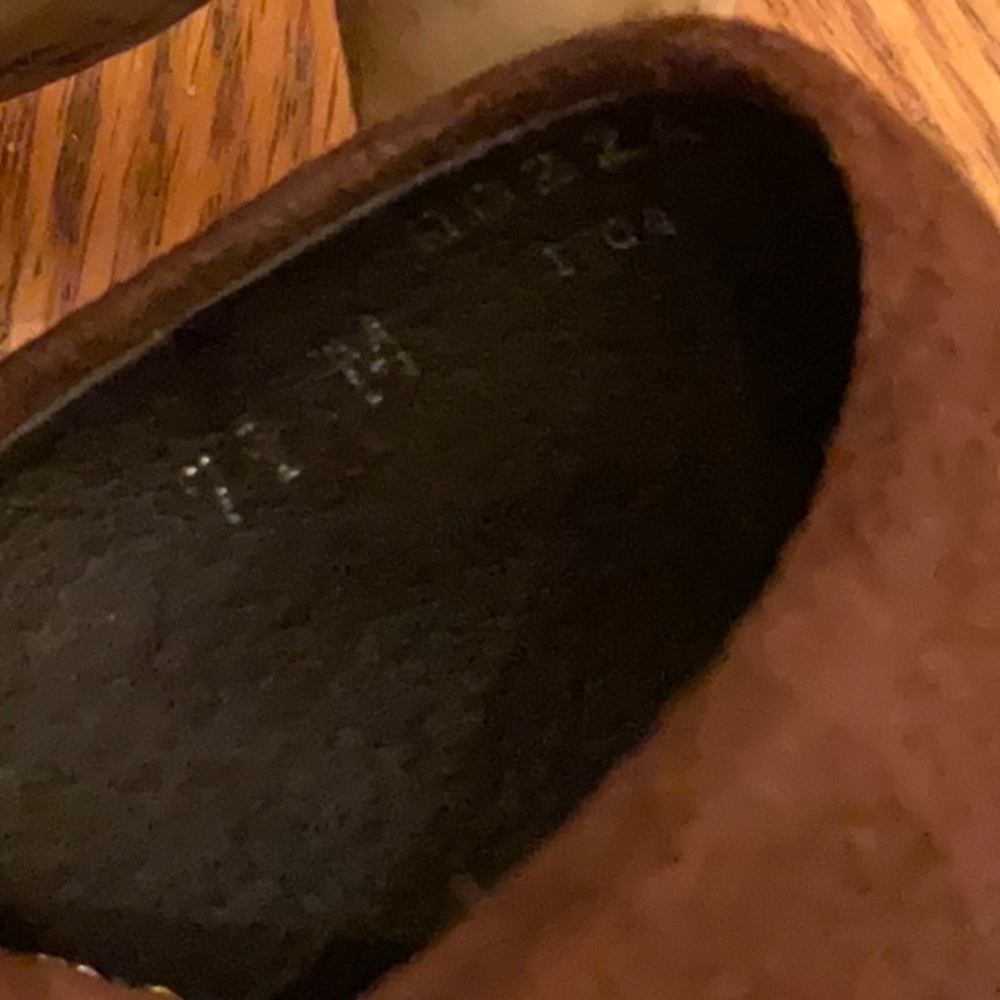 Beautiful Donald J. Pliner mules. Size 7.5 - Picture 7 of 7